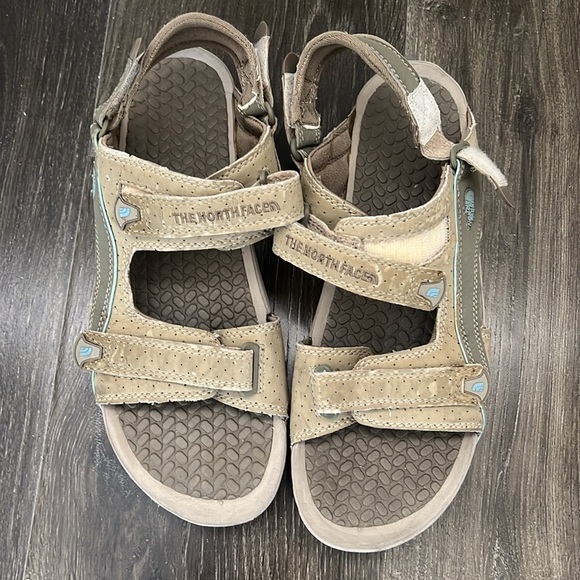 Women’s North Face sandals - Picture 3 of 8